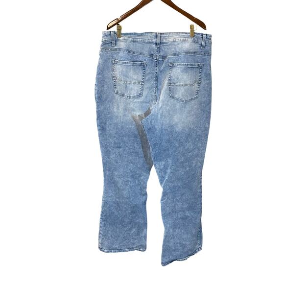 M Jeans by Maurices 22W Long High-Rise Curvy Bootcut Light Wash Denim flare - Picture 2 of 6